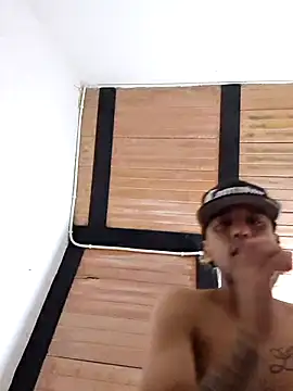 Snapshot of Santi2323xxX chatting on May 2026 06:24:02 AM Santi2323xxX online show from May 2026 06:24:02 AM