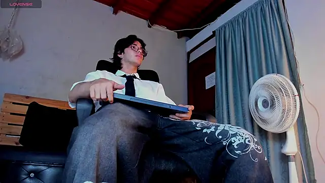 Snapshot of Markuss__ chatting on November 2025 03:00:02 AM Markuss online show from November 2025 03:00:02 AM