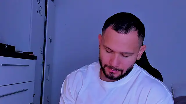 andrewcorey1 online show from September 2025 10:31:01 AM