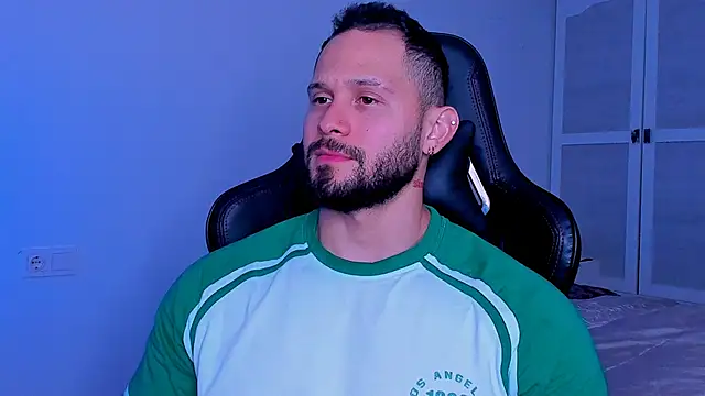 andrewcorey1 online show from October 2025 05:46:02 PM