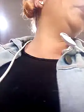 Snapshot of Mariana-94 chatting on December 2025 01:01:02 PM Mariana-94 online show from December 2025 01:01:02 PM