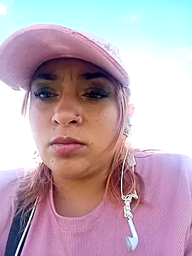 Snapshot of Mariana-94 chatting on December 2025 12:59:02 PM Mariana-94 online show from December 2025 12:59:02 PM