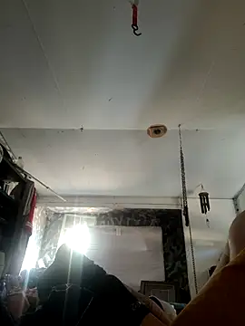 bearded cross online show from November 2025 04:39:02 PM