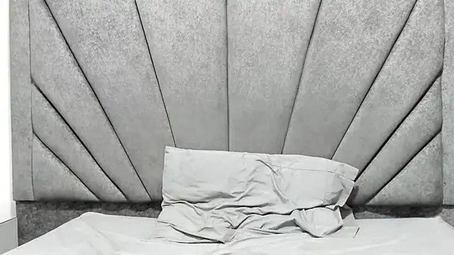 Snapshot of MielAndLeo chatting on November 2025 01:23:02 PM MielAndLeo online show from November 2025 01:23:02 PM