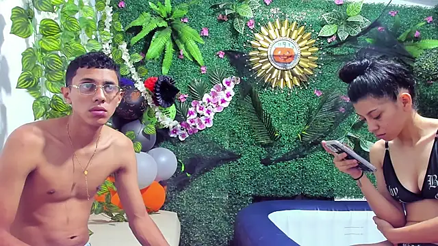 Snapshot of MielAndLeo chatting on October 2025 12:28:01 PM MielAndLeo online show from October 2025 12:28:01 PM