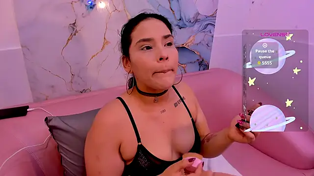 TIFFANY GLOW   online show from November 2025 07:40:02 PM