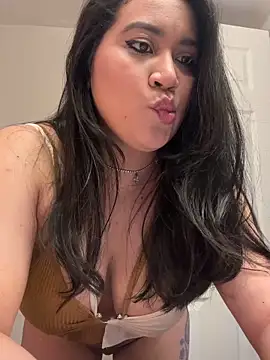 Snapshot of Myonlyprincess1 chatting on April 2026 05:23:01 AM Myonlyprincess1 online show from April 2026 05:23:01 AM