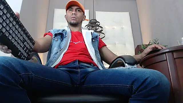 Snapshot of Sander_ath chatting on October 2025 01:26:02 PM Sander ath online show from October 2025 01:26:02 PM