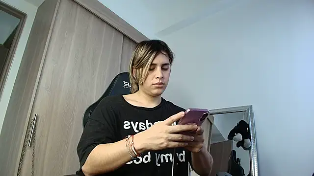 brunothompson3 online show from September 2025 10:32:02 PM