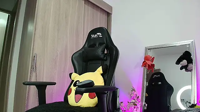 brunothompson3 online show from September 2025 10:47:01 PM