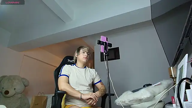 brunothompson3 online show from November 2025 08:51:02 AM