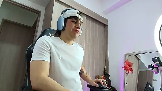 brunothompson3 online show from September 2025 12:22:02 AM