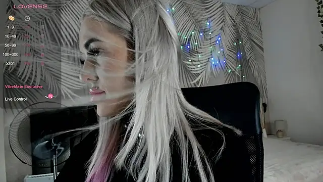 Kira Key online show from March 2026 08:47:01 AM