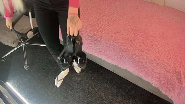 Snapshot of Kira_Key chatting on October 2025 01:51:01 AM Kira Key online show from October 2025 01:51:01 AM