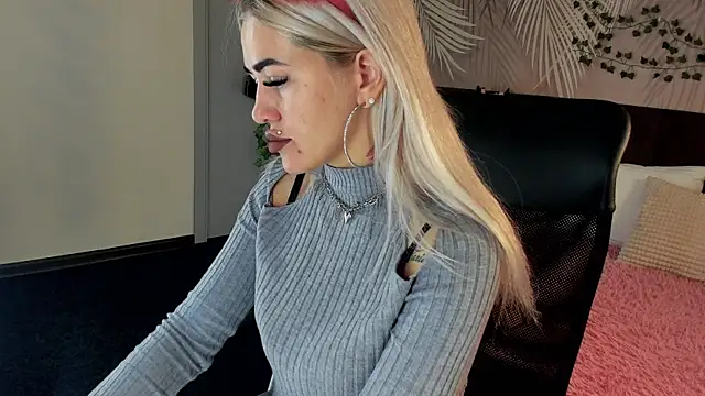 Snapshot of Kira_Key chatting on October 2025 02:08:01 AM Kira Key online show from October 2025 02:08:01 AM