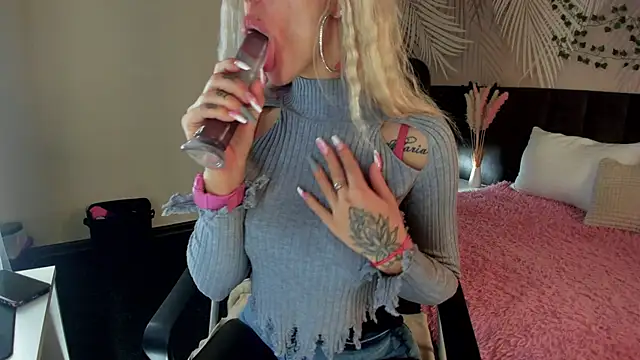 Snapshot of Kira_Key chatting on October 2025 01:59:02 AM Kira Key online show from October 2025 01:59:02 AM