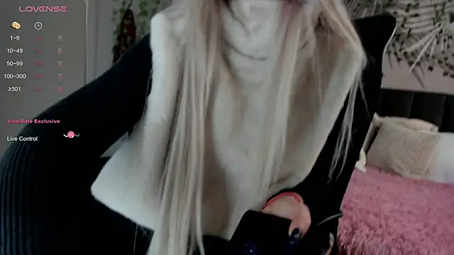 Snapshot of Kira_Key chatting on November 2025 01:50:01 AM Kira Key online show from November 2025 01:50:01 AM