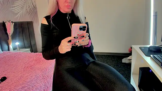 Snapshot of Kira_Key chatting on September 2025 01:52:02 AM Kira Key online show from September 2025 01:52:02 AM