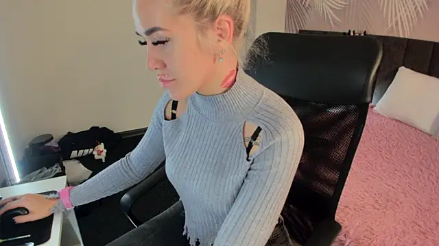 Snapshot of Kira_Key chatting on October 2025 01:53:01 AM Kira Key online show from October 2025 01:53:01 AM