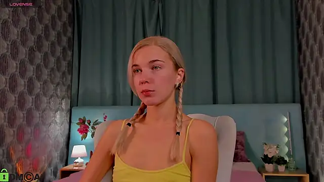 Aurora Bennet online show from September 2025 12:32:01 AM