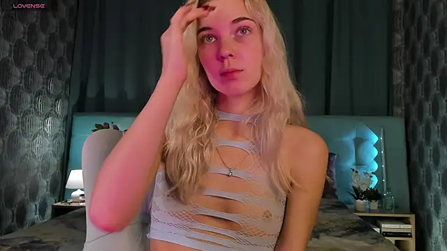 Aurora Bennet online show from September 2025 12:02:02 AM