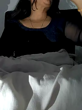queenbuggi online show from February 2026 04:09:02 PM