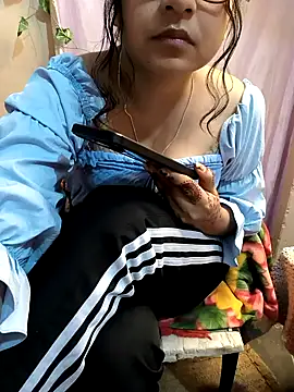 queenbuggi online show from October 2025 07:49:02 PM