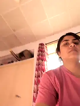 queenbuggi online show from February 2026 09:20:01 AM