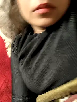 queenbuggi online show from February 2026 06:40:02 PM