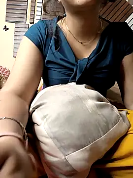 queenbuggi online show from April 2026 06:14:01 PM