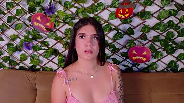 kloe bella online show from October 2025 01:24:01 PM