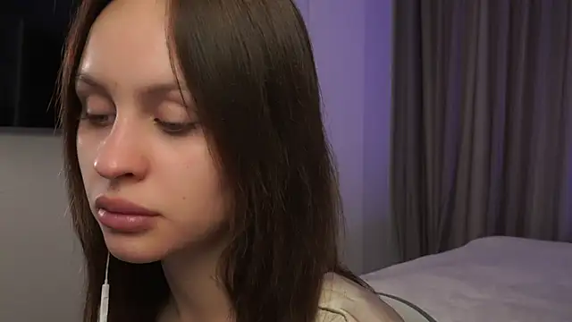 EsterCuute online show from October 2025 10:50:01 AM