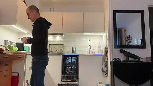 Milkywaymen online show from November 2025 02:28:02 PM