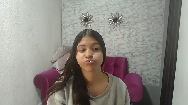 Snapshot of Evagirl69 chatting on October 2025 12:33:01 AM Evagirl69 online show from October 2025 12:33:01 AM