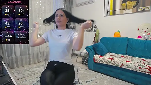 Snapshot of ScarletTemptations chatting on December 2025 05:35:01 AM ScarletTemptations online show from December 2025 05:35:01 AM