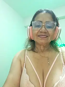 Vickysweeeettt online show from April 2026 11:33:01 PM