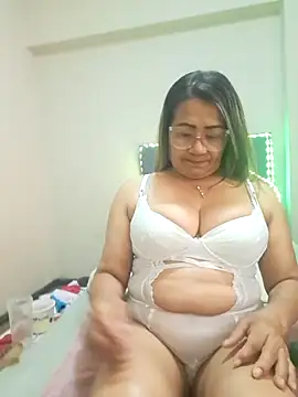 Vickysweeeettt online show from February 2026 01:53:01 PM