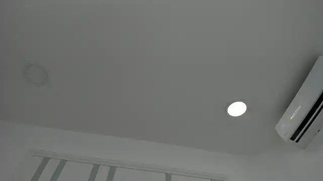 Snapshot of scarletross_ chatting on February 2026 11:21:02 AM scarletross online show from February 2026 11:21:02 AM