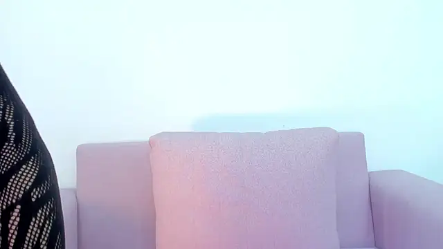 Snapshot of scarletross_ chatting on September 2025 02:13:02 PM scarletross  online show from September 2025 02:13:02 PM