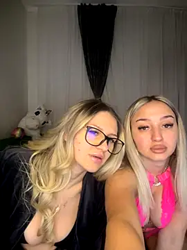 Snapshot of DivineDesireDuo chatting on December 2025 05:47:02 PM DivineDesireDuo online show from December 2025 05:47:02 PM