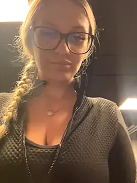 Snapshot of DivineDesireDuo chatting on October 2025 11:03:02 PM DivineDesireDuo online show from October 2025 11:03:02 PM