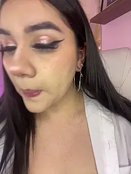 Zoe Serrat online show from October 2025 12:19:02 PM