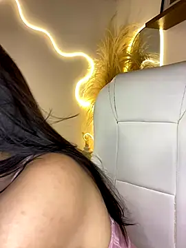 Zoe Serrat online show from December 2025 12:40:01 PM