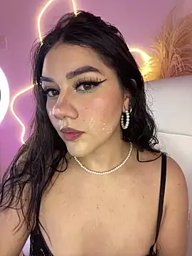 Zoe Serrat online show from October 2025 12:50:01 PM