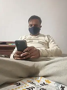 vardh033 online show from December 2025 04:16:01 PM