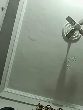 vardh033 online show from November 2025 07:06:01 PM