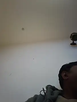 vardh033 online show from November 2025 03:39:01 PM