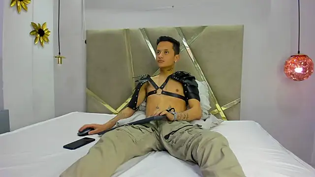 Snapshot of SkinnyZetth chatting on October 2025 04:49:02 AM SkinnyZetth online show from October 2025 04:49:02 AM
