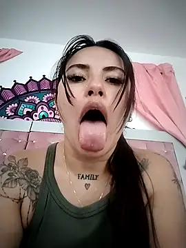 scarletr red online show from September 2025 08:10:02 PM