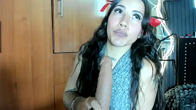 scarletr red online show from November 2025 11:20:02 PM